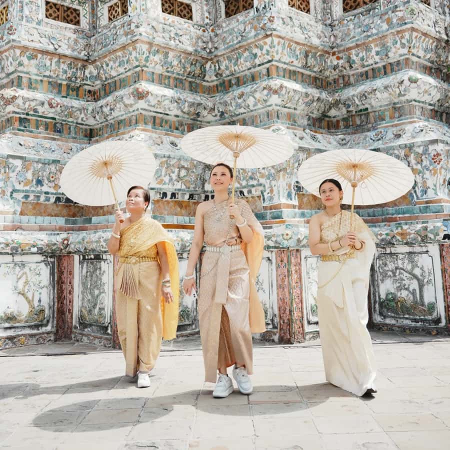 Photoshoot in Thai Costume - Who This Is Best For