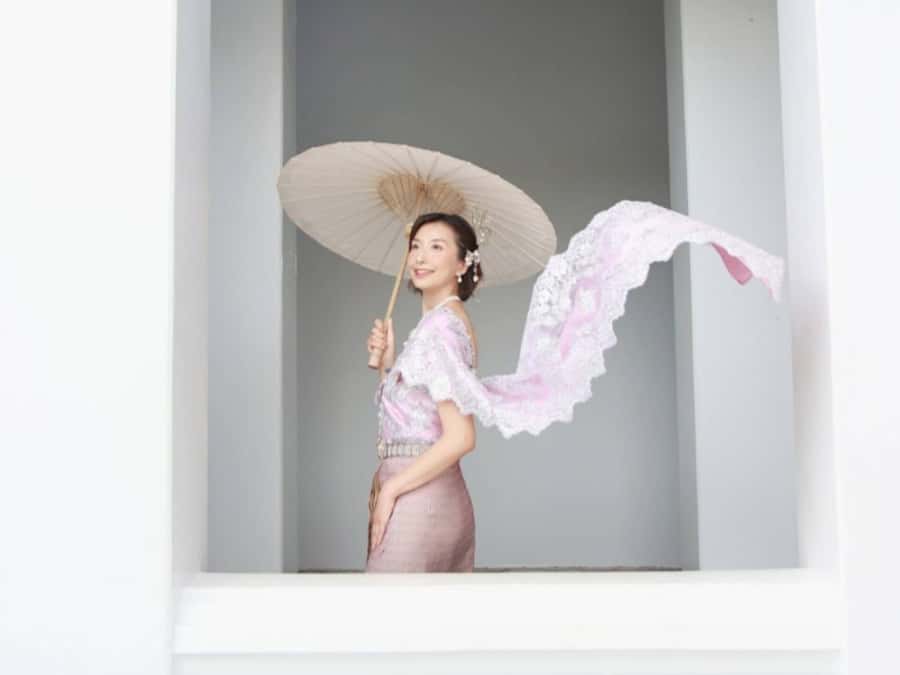 Photoshoot in Thai Costume - Should you book ThaiGlam Studio at Wat Arun?