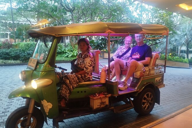 Premium Bangkok City Tour by Tourist Boat and TukTuk - Grand Palace and Wat Phra Kaew: tickets handled, attention focused
