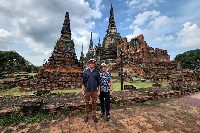 Private Ayutthaya Day Tour from Bangkok - Wihan Phra Mongkhon Bophit: the huge bronze Buddha moment