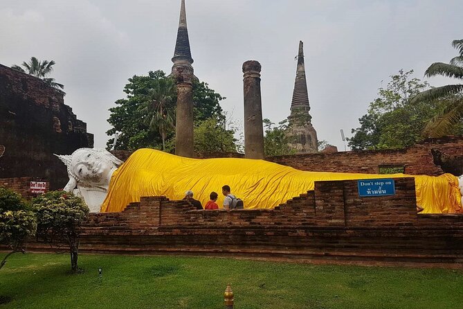 PRIVATE Ayutthaya + SUNSET Boat Tour + Light up The NIGHT - Wat Yai Chaya Mongkol: King U Thong’s era in stone