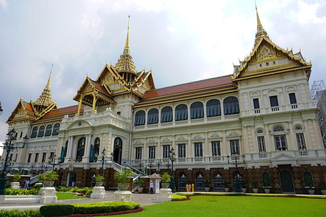 Private Bangkok City Tour One Day With The Grand Palace - Wat Pho (Temple of the Reclining Buddha): your classic start to Thai temple design