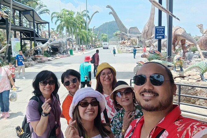 Private Custom Tour with a Local Guide - Wat Pho (Reclining Buddha) and the Thai Traditional Massage School