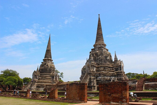 Private Floating Market and Historical Ayutthaya Sightseeing Tour - Damnoen Saduak Floating Market: Boat Ride Views and Canal Life