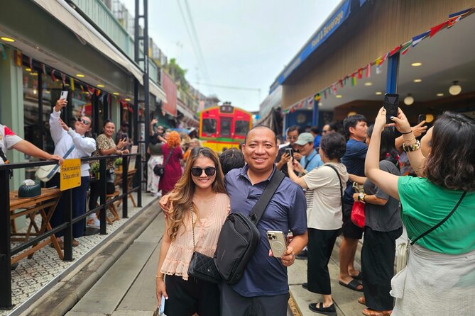 Private Floating Market, Train Market and After Rain Cafe Tour - The Floating Market in Damnoen Saduak: Shopping and Snacks from the Water
