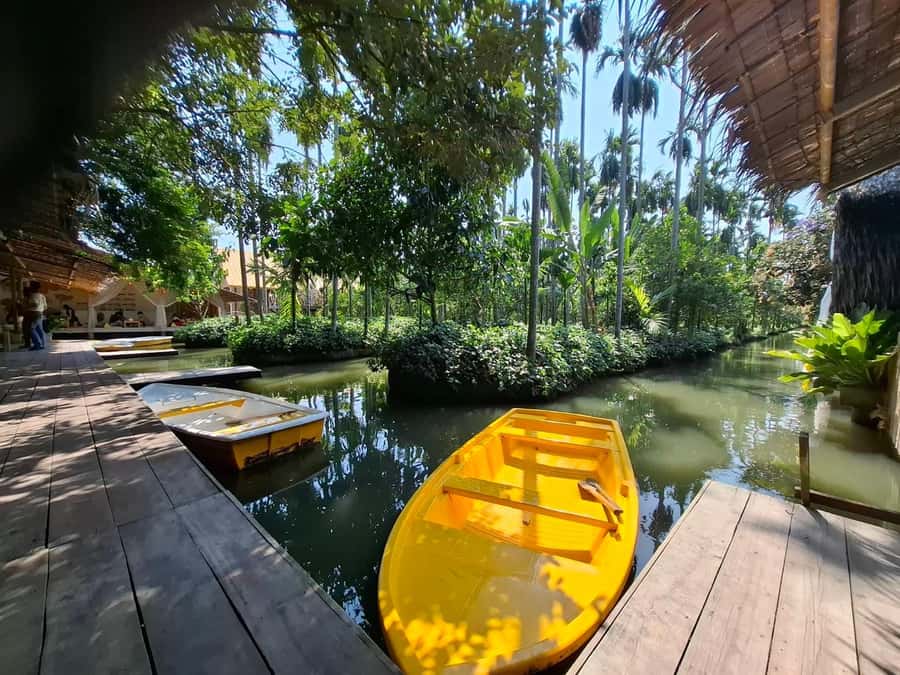 Private Floating & Train Market + DRAGON Temple + Thai Cafe - Price and logistics: what $150 buys you (and what it doesn’t)