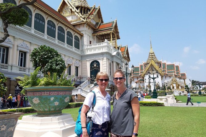 Private Grand Temples Along the Chao Phraya River [1/2 Day] - Pak Khlong Flower Talat: the perfect contrast after temples