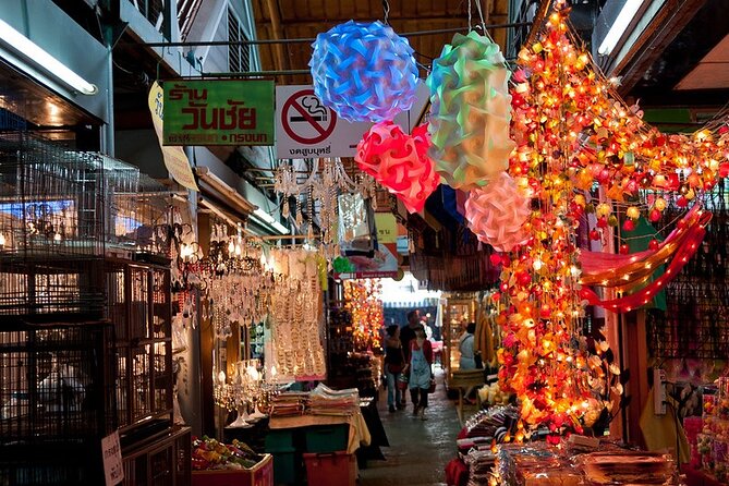 Private Half-Day Bangkok Tour Explore Grand Palace and Wat Pho - Stop 1: Wat Pho and the Reclining Buddha in about 30 minutes