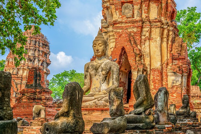 Private tour : A day in a life to visit Ayutthaya with authentic local lunch - Wat Na Phra Meru Rachikaram: the king’s robe Buddha image