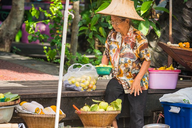 Private Tour: Amphawa Floating Market & Maeklong Railway Market - What to bring (and how to handle food costs) for Amphawa