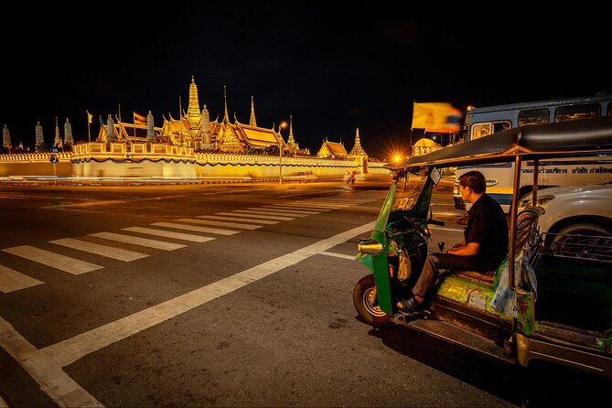 Private Tour : Bangkok Night Private Tuk Tuk Tour and Street food - Chao Phraya River Rooftop Bar at Twilight: Golden Stupa Views