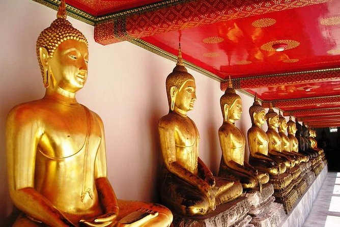 Private Tour: Bangkok Temples and Grand Palace - Stop 1: Grand Palace and the Emerald Buddha courtyard walk