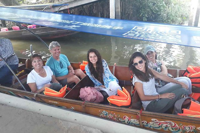 Private Tour: Floating Market and Maeklong Tour from Bangkok - Wat Phet Samuth Woravihan and Wat Bang Kung: temple time with real scenery