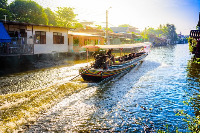 Private Tour: Floating Markets and Suan Sampran Day Trip from Bangkok - Stop 1: Damnoen Saduak Floating Market, shopping, and what to look for