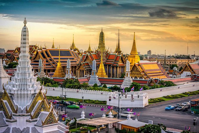 Private Tour: Grand Palace & Emerald Buddha Temple Experience - Dress code: the one thing that can make or break your schedule