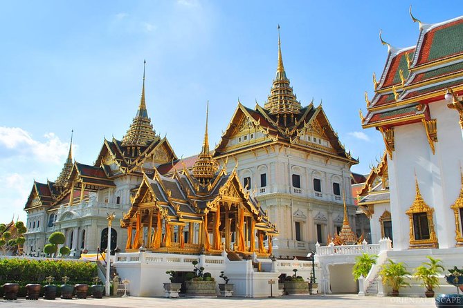 Private Tour: The Best of Bangkok Temples - Half Day - Private guide + your group only: what you gain in real time