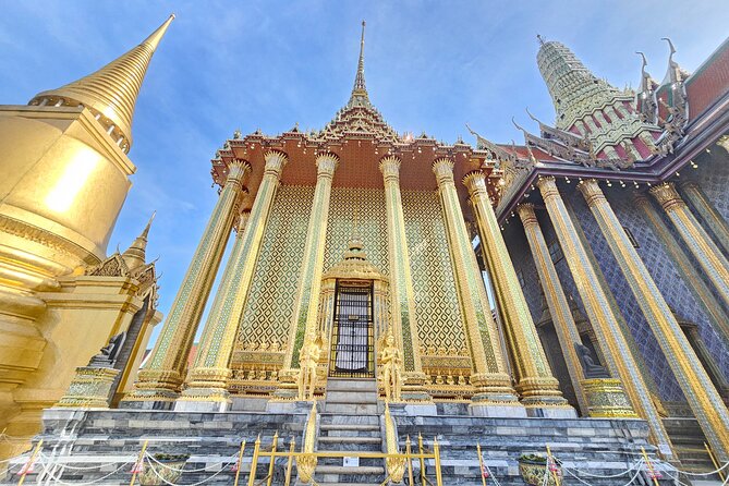 Private Tour to Grand Palace of Bangkok, Pho and Arun Temple - Wat Phra Kaew and the Emerald Buddha: the main event inside the complex