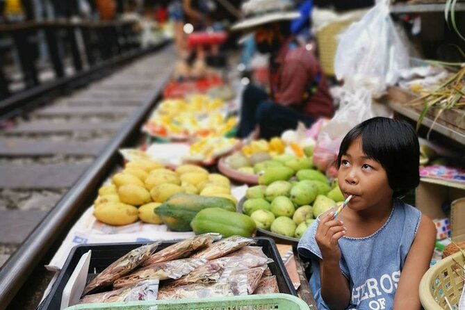 Private Tour to Railway Market and Damnoen Saduak Floating Market - Damnoen Saduak Floating Market: boat cruising + canal-side shopping