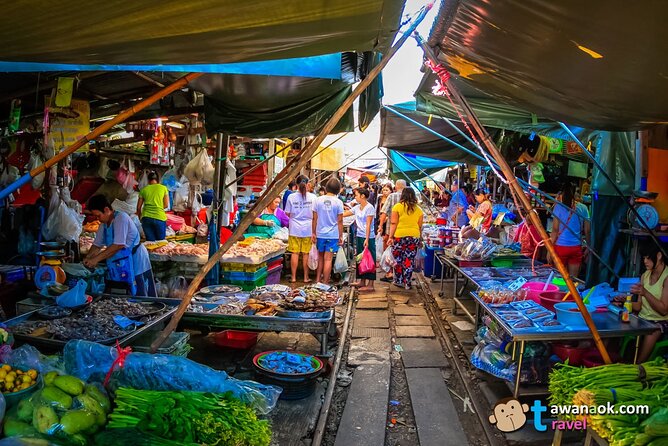 Private Tour to Railway Market and Damnoen Saduak Floating Market - Should you book this private market tour?