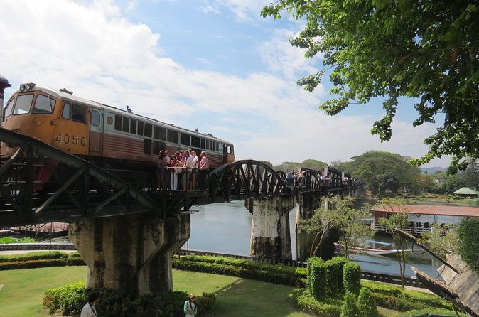 Private Tour to the Floating Market and Bridge over River Kwai - Bangkok to Ratchaburi and Kanchanaburi: the big picture