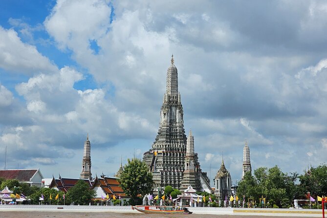 Private tour to Wat Pho,Wat Arun, Canal Tour,Flower Market - Wat Pho and the Reclining Buddha: an iconic stop without the whole-day commitment