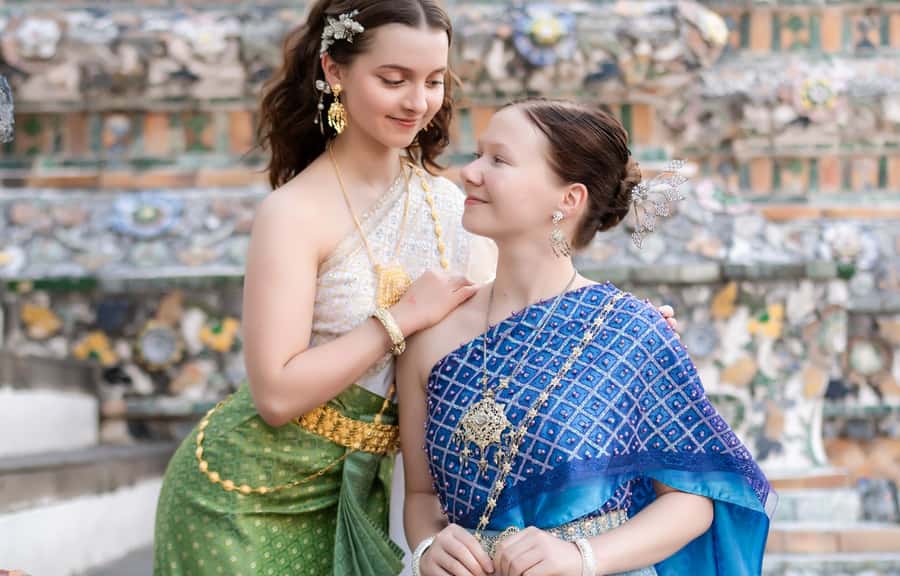 Professional Thai Costume Photography at Wat Arun, Bangkok - How the Photo Session Really Feels: Direction, Posing, and Speed
