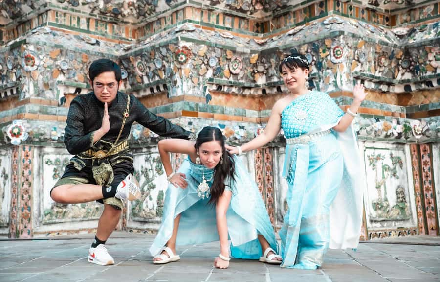 Professional Thai Costume Photography at Wat Arun, Bangkok - Timing, Heat, and What to Pack So You Don’t Feel Miserable