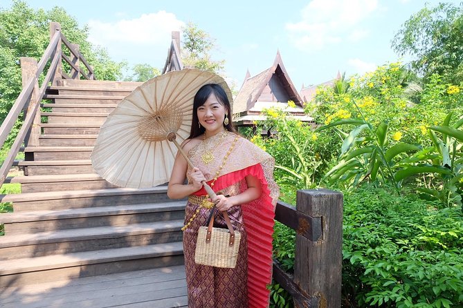 Proposals in Thai Costume with Photoshoot - Getting camera-ready: makeup, hair, and the Thai couple costume