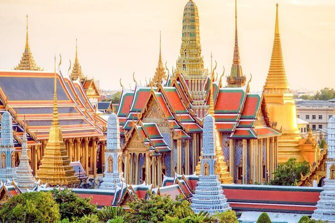 Reclining Buddha Wat Pho and Museum of Siam Tour from Bangkok - Wat Pho etiquette, comfort, and the crowd you should expect