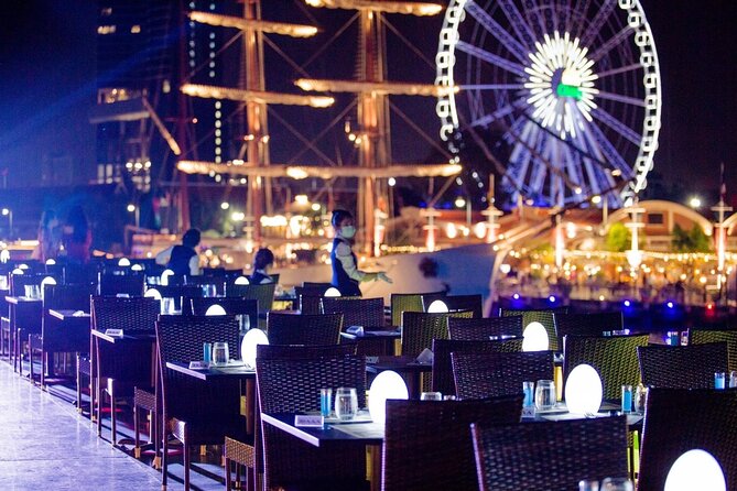 Royal Princess Dinner Cruise: Bangkok Chao Phraya River - Live band and cabaret: fun energy, but expect volume