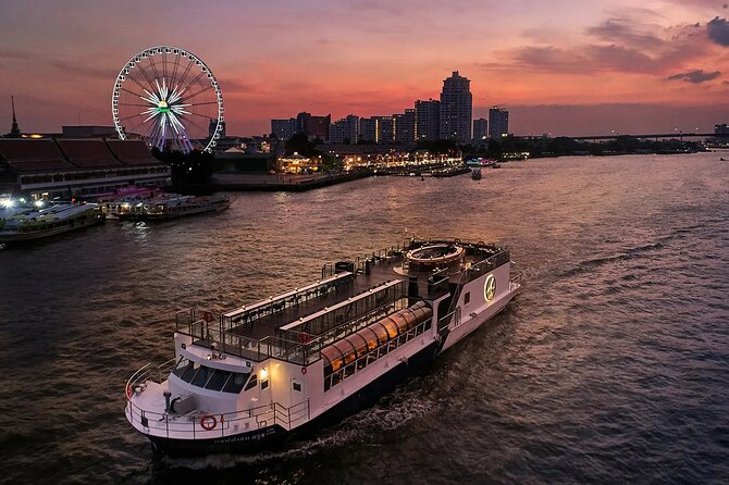 Saffron Luxury Dinner Cruise: A Journey on the River of Kings - The river route: what you see and why night lighting matters
