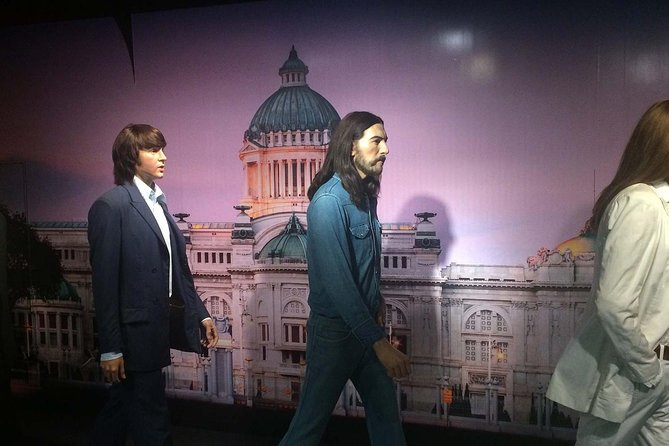 SEA LIFE & Madame Tussauds: Ultimate Bangkok Combo Ticket - SEA LIFE Bangkok Ocean World: marine viewing and photo-friendly layouts