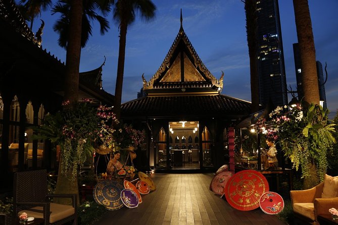 Shangri-La Hotel's Salathip Thai Restaurant Experience - Seating choices: gazebo comfort vs riverbank energy