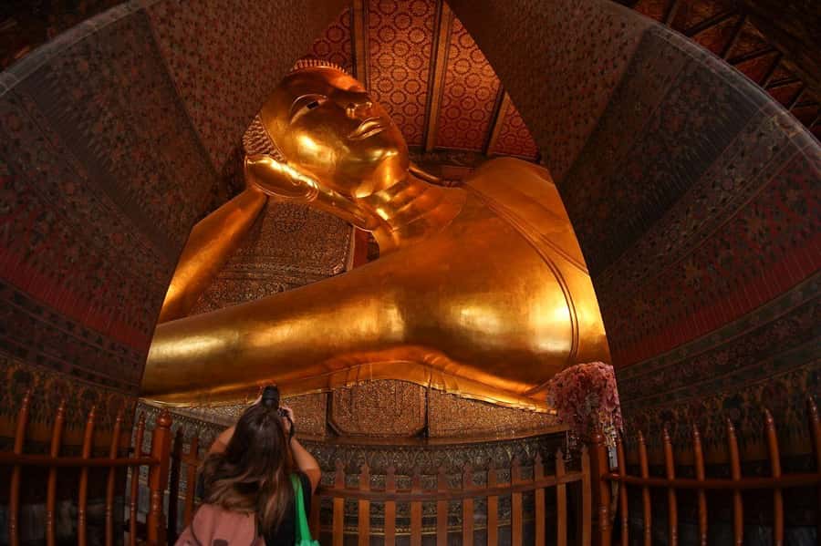 Shared Tour: Wat Pho, Wat Traimit and Wat Benchamabophit - Golden Buddha at Wat Traimit: Chinatown’s gold centerpiece