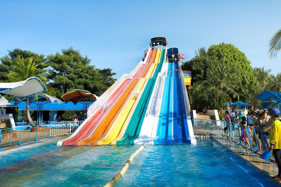 Siam Amazing Park: Water Park Ticket and Buffet Lunch - The Guinness wave pool: fun factor vs. hype management