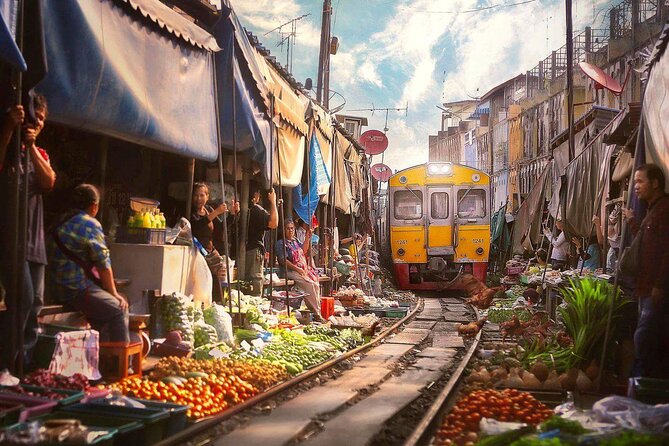 Small Group Railway Market and Floating Market - Why the floating market and railway market pairing is so smart