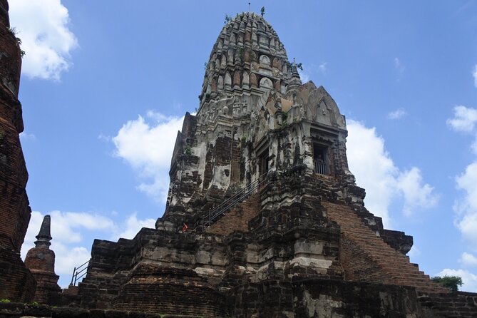 Small Group Tour to Ayutthaya Temples from Bangkok with Lunch - Stop 2: Wat Phra Sri Sanphet for Royal-Palace Power