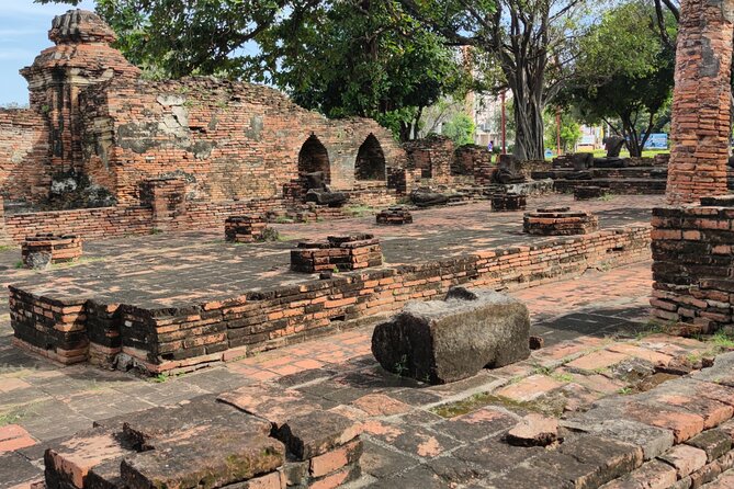 Small Group Tour to Ayutthaya Temples from Bangkok with Lunch - Stop 3: Wat Mahathat for the Famous Buddha Head in Tree Roots