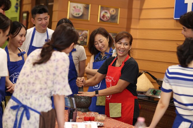 Sompong Thai Cooking School - The real star: making daily curry paste from scratch