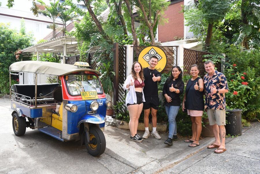 Sukhumvit: Hands-on Thai Cooking Class & Market Tour in BKK - Afternoon and evening options: mango carving instead of the market