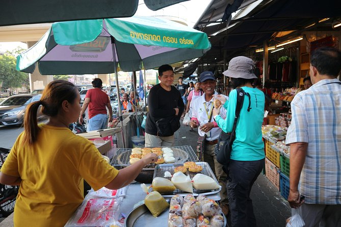 Take a E-Scooter Ride in Bangkok's Jungle - Riding the e-scooter: safety, comfort, and heat reality