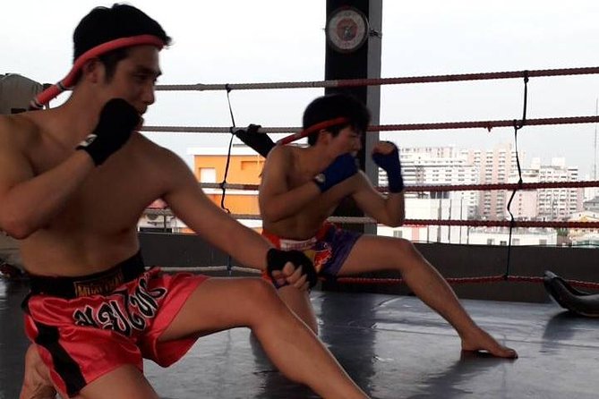 Thai Boxing Lesson, family and Kids Friendly - The Lesson Flow: Warm-Up, Gear Up, and Thai Boxing Basics