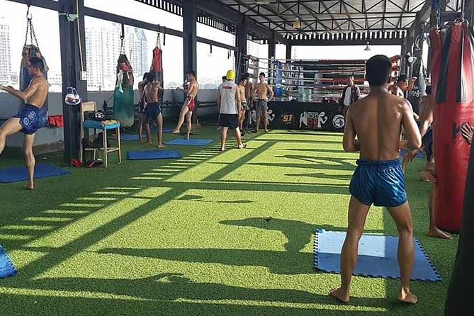 Thai Boxing Lesson, family and Kids Friendly - Meeting at Rod Fai Fah Apartment: Easy Find, Elevator Ride, Rooftop Cool Air