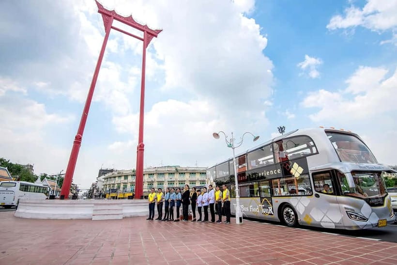 Thai Bus Food Tour Experience in Bangkok - The meal part: Michelin-recognized Thai menus served on a sightseeing bus