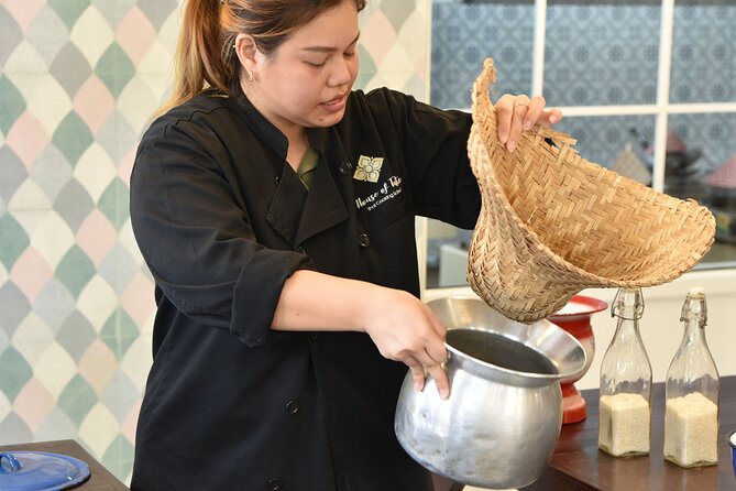 Thai Cooking Class with Market Tour in Sathon Bangkok - Where you meet: getting to House of Taste without a headache