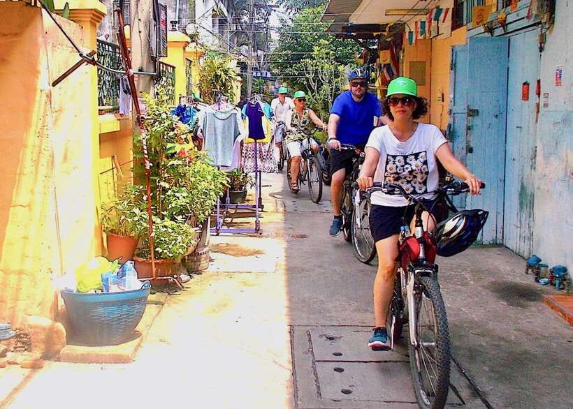 Thai culture and Bangkok local life guided bike tour - The “Old Bangkok” Photo Points: Wang Burapha Phirom and Thanon Prajadhipok