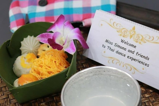 Thai Dance Class at Wat Arun - Small Groups, Big Attention: Why Max Seven Makes a Difference