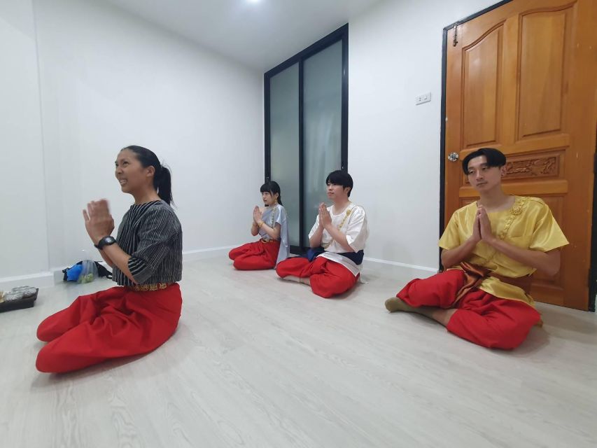 Thai Dance Class - Wat Arun Pier Pickup and the Friendly Start With Drink and Dessert