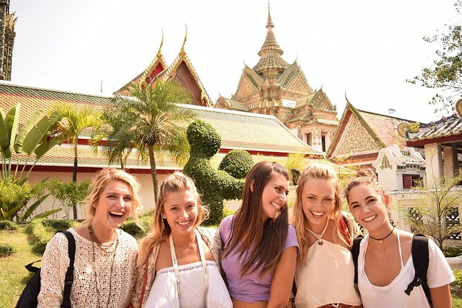 Thai Intro - First steps in Bangkok: temples, tuk-tuks, and a group that clicks