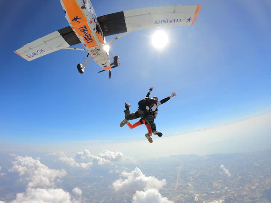 Thailand: Tandem Skydive Over Bangkok & Pattaya - That first climb: airplane ride to 4 km and managing nerves